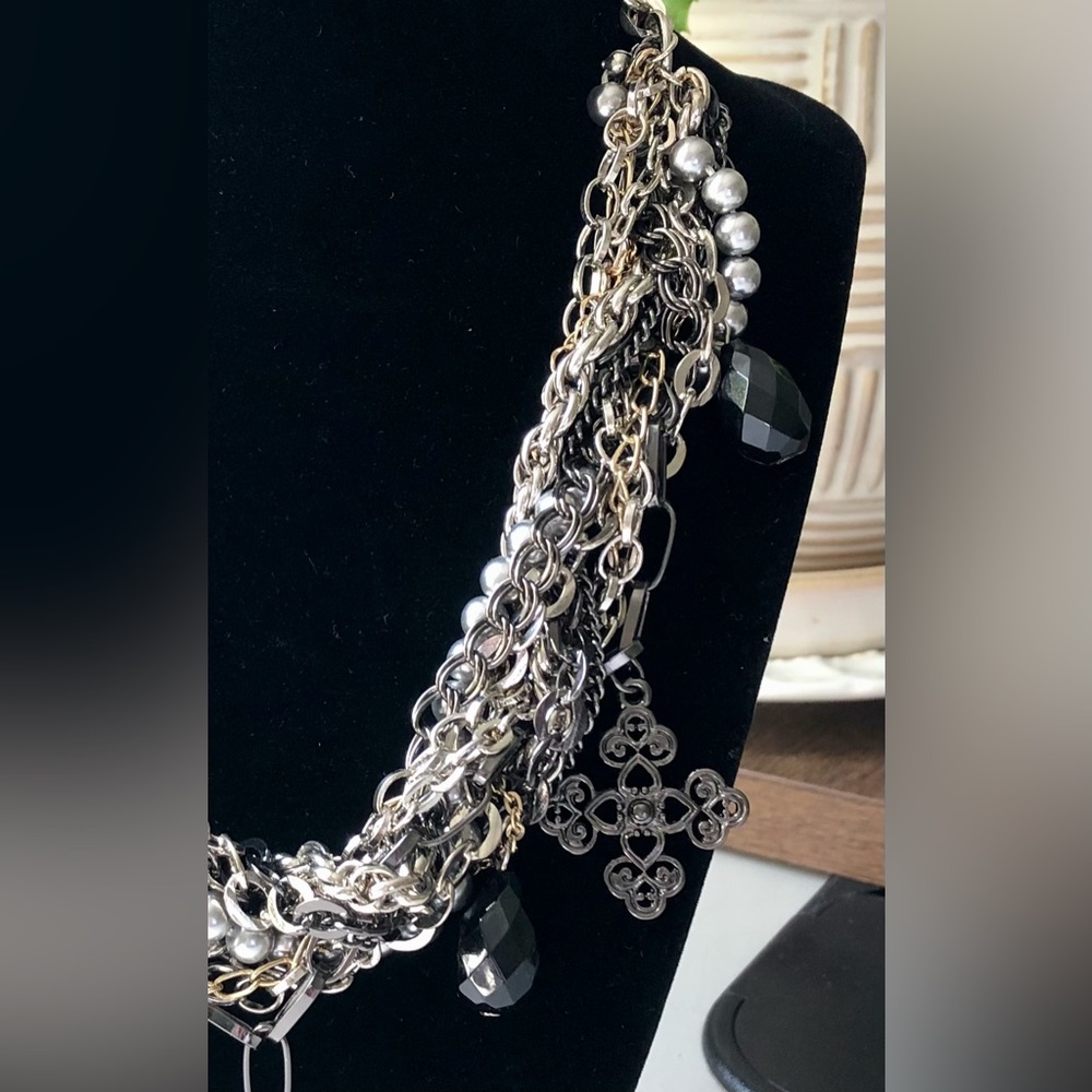 Twisted Chain & Pearl Necklace w/Charms & Pendant - Picture 5 of 9